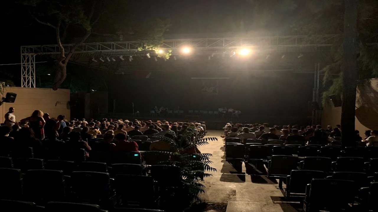 İzmir Ayfer Feray Açıkhava Tiyatrosu